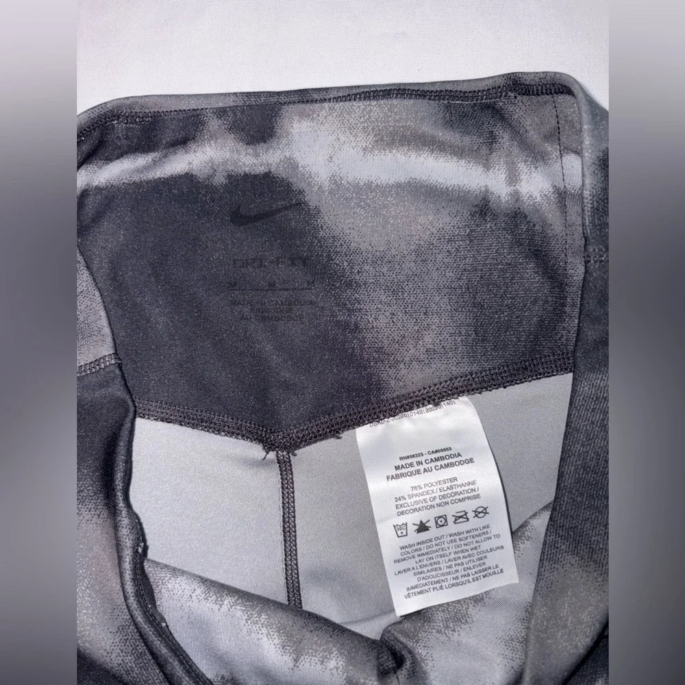 Nike Size M Black & Grey One Luxe 7 Inch Inseam Athletic Gym Bike Shorts - Picture 5 of 7